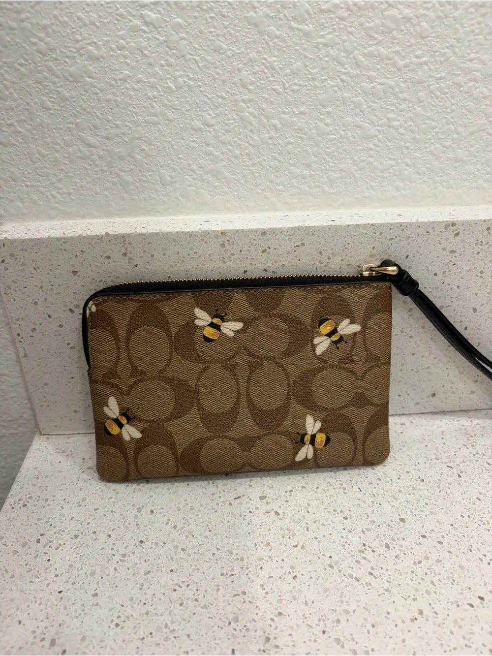 Coach C8674 Women's Wristlet, Small - Beige Signature Canvas With Bee Print EUC